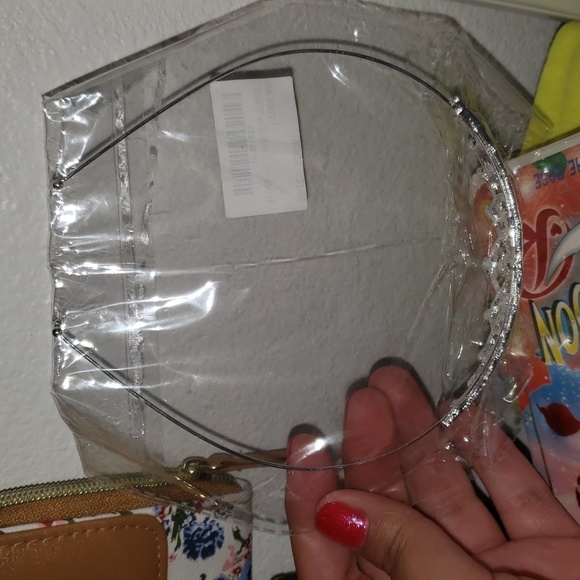 Butterfly tiara - Picture 4 of 4